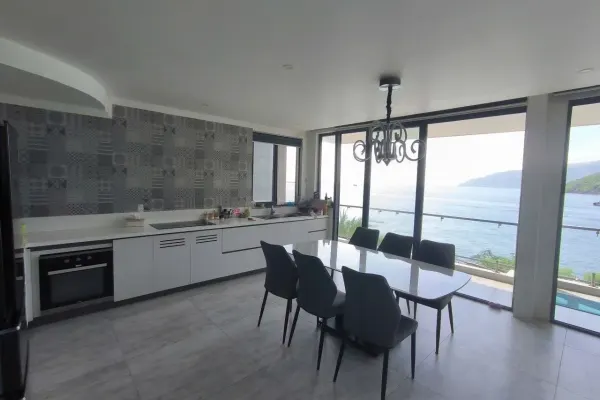 Квартира, 2 спальни · 150 м² 5