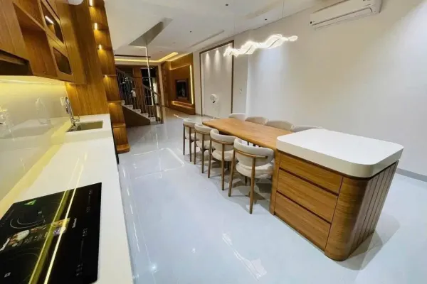 Дом, 3 спальни · 270 м² 3