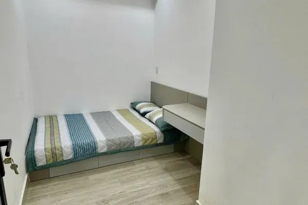 Квартира, 3 спальни · 77 м² 3