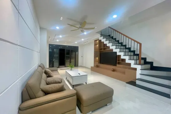 Дом, 3 спальни · 270 м² 3