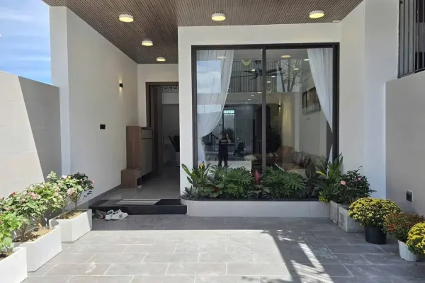 Дом, 3 спальни · 270 м²