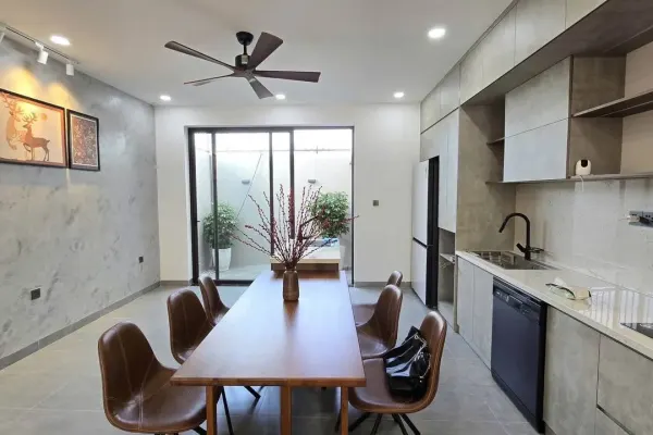 Дом, 3 спальни · 270 м² 3