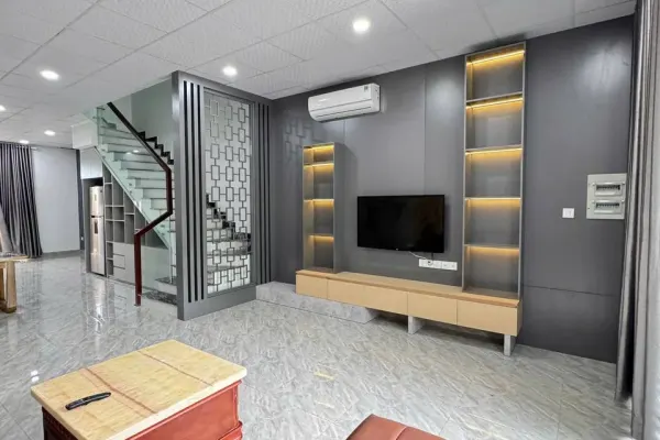 Дом, 3 спальни · 270 м²