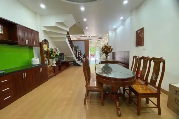 Дом, 3 спальни · 280 м² 3