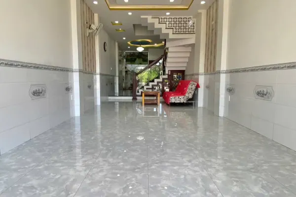 Дом, 3 спальни · 230 м²