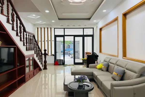 Дом, 4 спальни · 262.6 м²