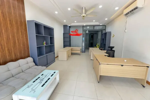 Дом, 3 спальни · 270 м²
