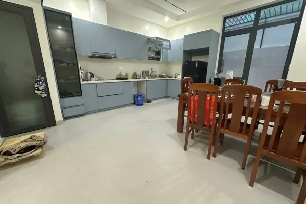 Дом, 4 спальни · 270 м² 2