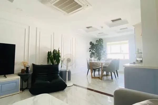 Квартира, 2 спальни · 90 м² 3