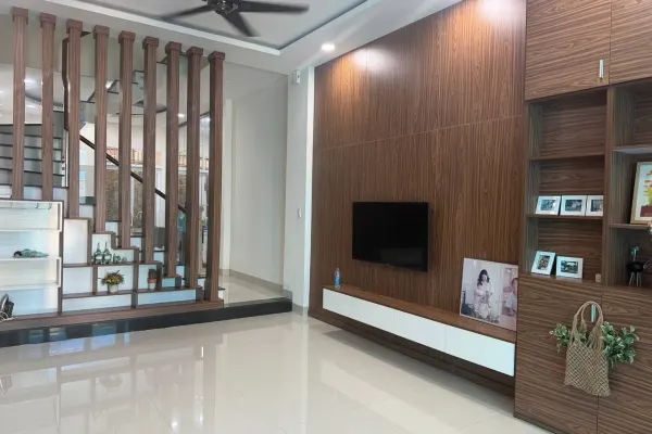 Дом, 2 спальни · 270 м²