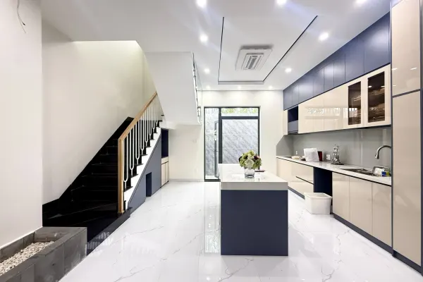 Дом, 3 спальни · 247.5 м² 5