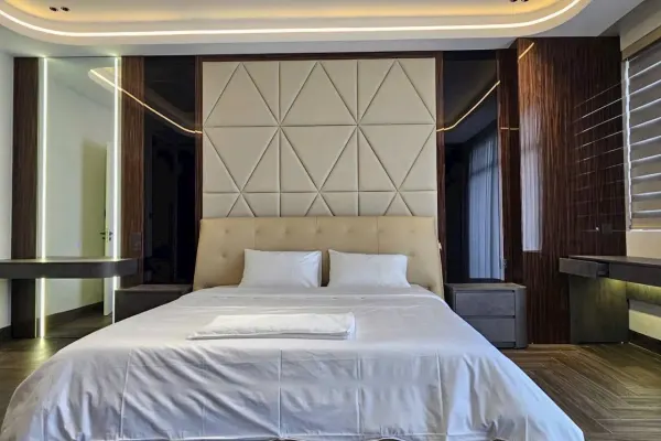 Дом, 3 спальни · 270 м²