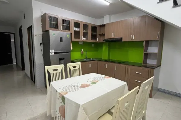 Дом, 4 спальни · 220 м² 4