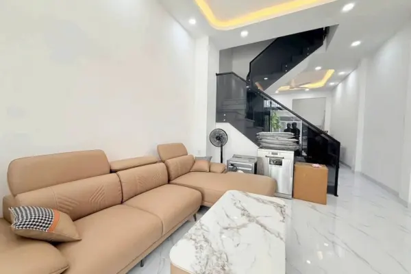 Дом, 4 спальни · 156 м²