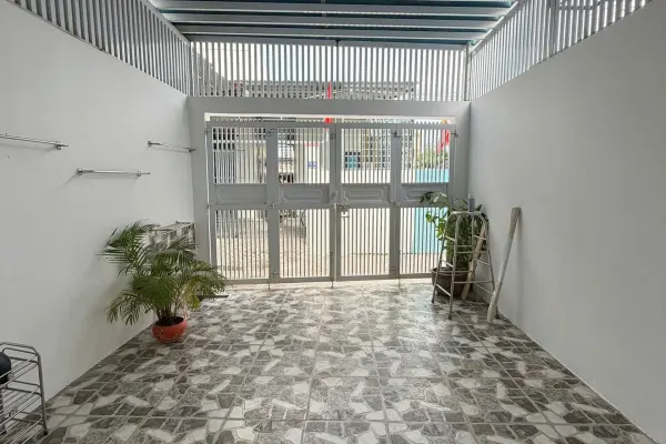 Дом, 4 спальни · 220 м²