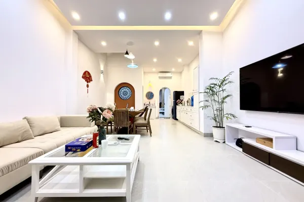 Квартира, 1 спальня · 90 м²