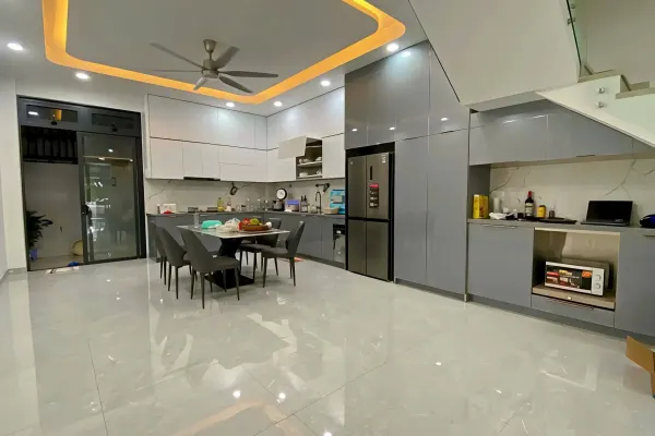 Дом, 3 спальни · 270 м² 2
