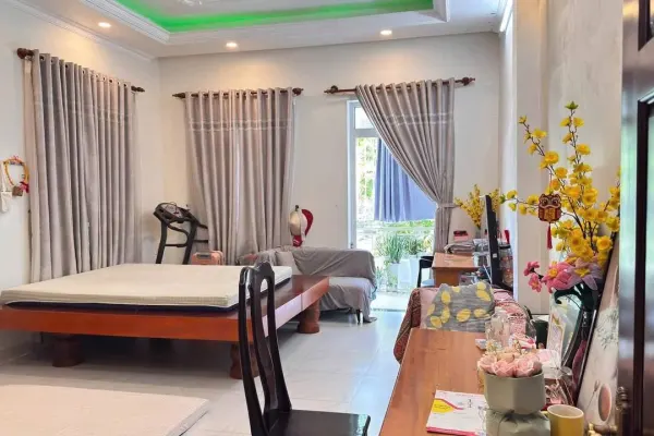 Дом, 4 спальни · 370 м² 3