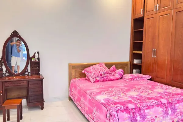 Дом, 4 спальни · 370 м² 4