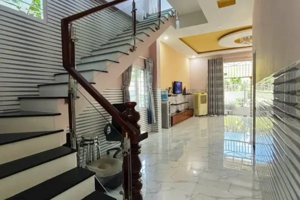Дом, 3 спальни · 200 м² 3