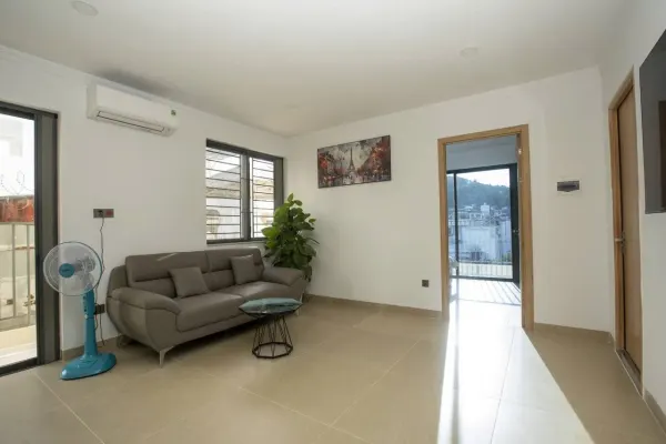 Квартира, 2 спальни · 90 м² 2