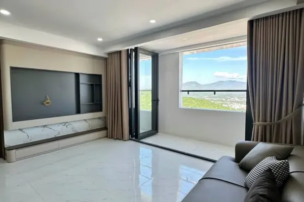 Квартира, 3 спальни · 130 м²