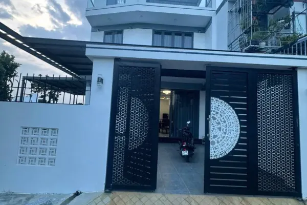 Дом, 3 спальни · 500 м²
