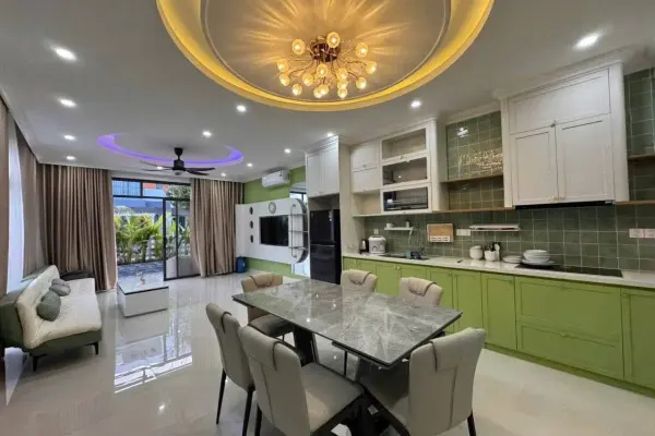 Дом, 3 спальни · 220 м²