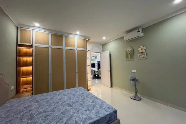 Дом, 3 спальни · 220 м² 5