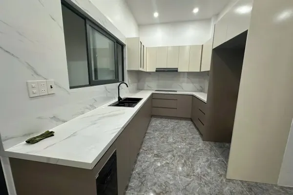 Дом, 4 спальни · 179 м² 2