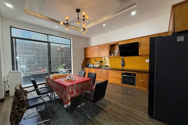 Дом, 5 спален · 360 м² 2