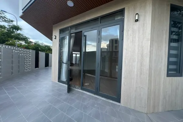 Дом, 5 спален · 400 м²