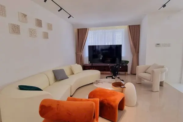 Вилла, 4 спальни · 250 м²