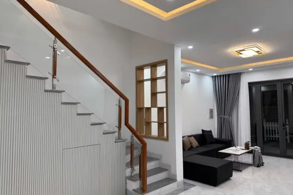 Дом, 3 спальни · 270 м²