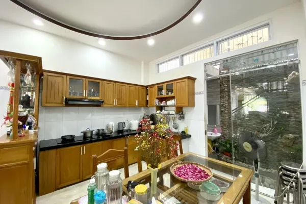 Дом, 4 спальни · 240 м² 2