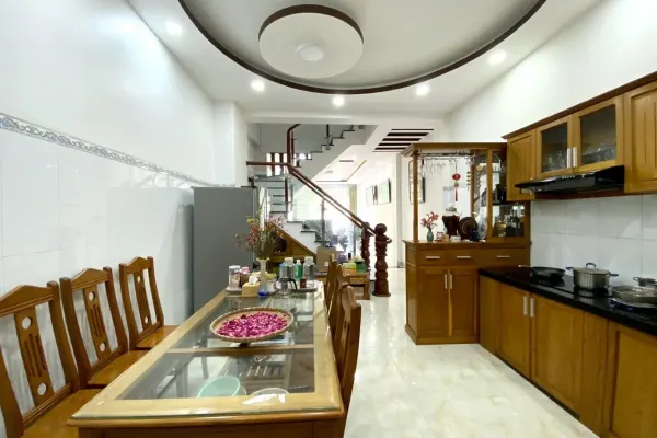 Дом, 4 спальни · 240 м² 6