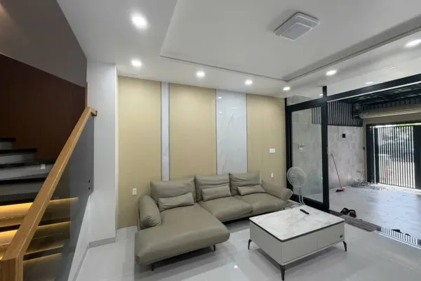House, 3 спальни, 270.00 м²