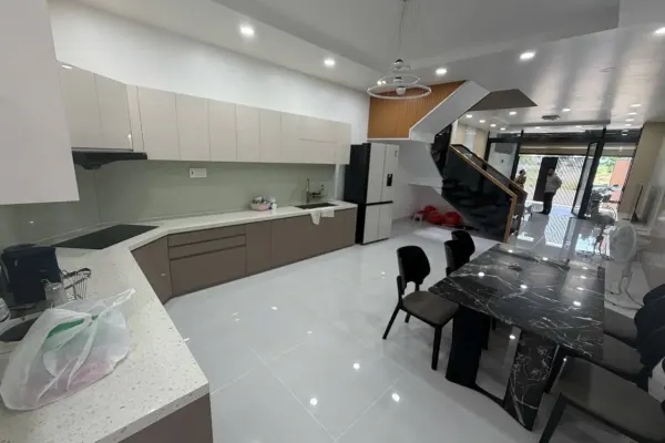 House, 3 спальни, 270.00 м² 2