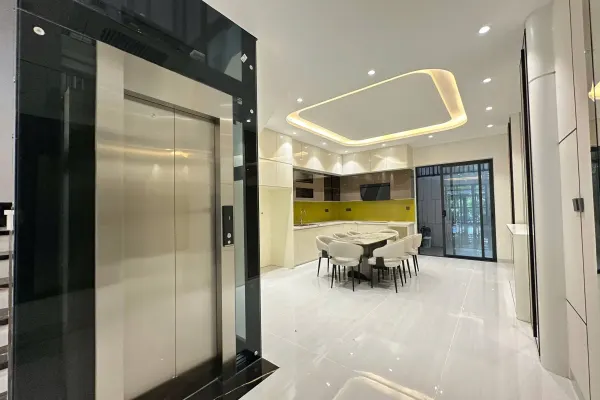 Дом, 3 спальни · 270 м²