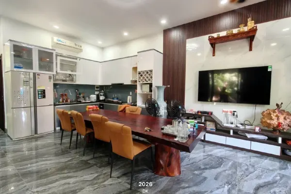 Дом, 3 спальни · 800 м²