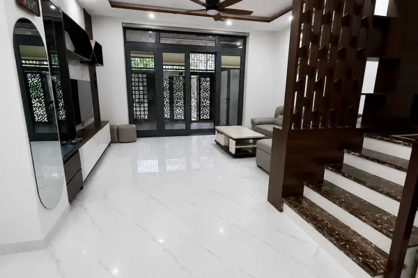 Дом, 3 спальни · 270 м²