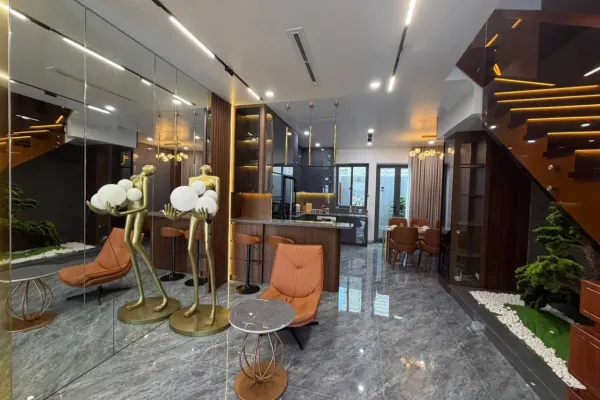 Дом, 4 спальни · 270 м²