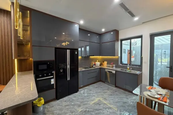 Дом, 4 спальни · 270 м² 3