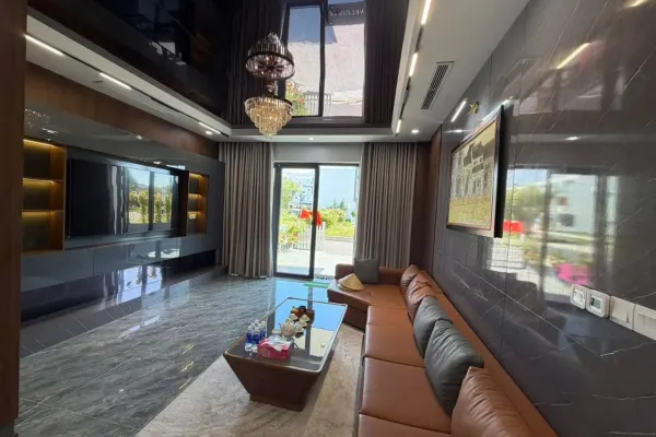 Дом, 4 спальни · 270 м² 4