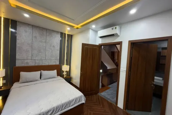 Дом, 4 спальни · 270 м² 5
