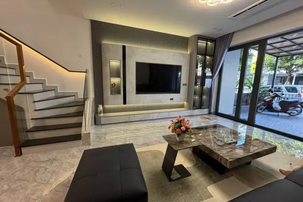 Дом, 4 спальни · 270 м²