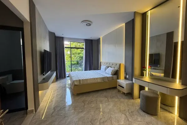 Дом, 4 спальни · 270 м² 5