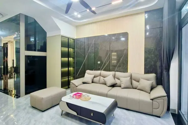 Дом, 4 спальни · 270 м² 2