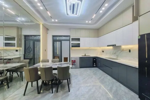Дом, 4 спальни · 270 м² 3