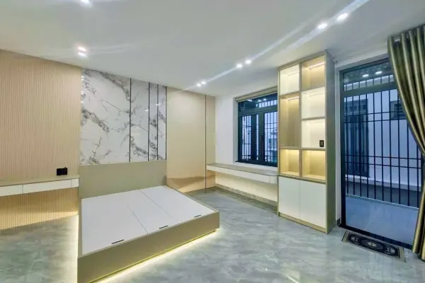Дом, 4 спальни · 270 м² 4